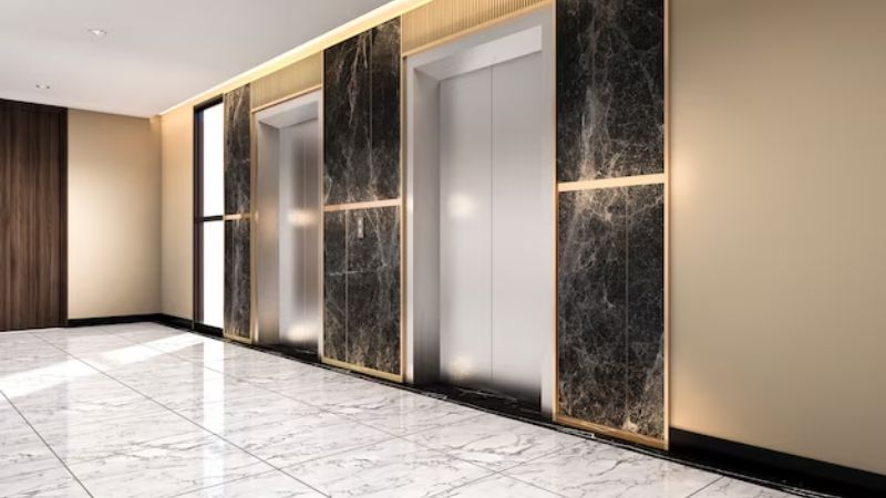 thang máy khách sạn