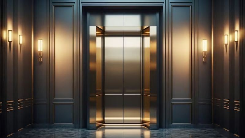 thang máy khách sạn