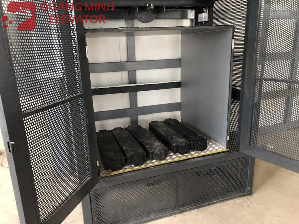 thang nâng hàng 250kg