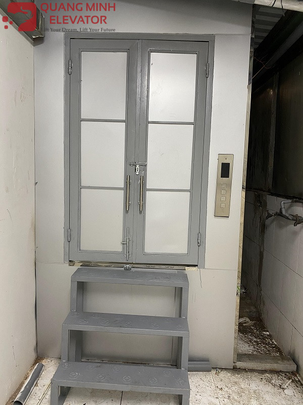 Thang Tải Hàng 300 Kg - NHÀ HÀNG SEOUL Q 7