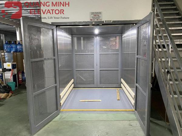 Thang máy tải hàng