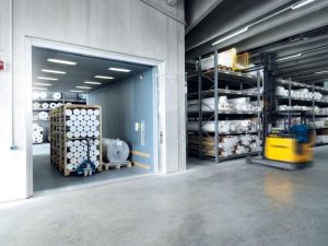 Thang máy tải hàng