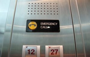 Có nên lắp điện thoại cho thang máy gia đình