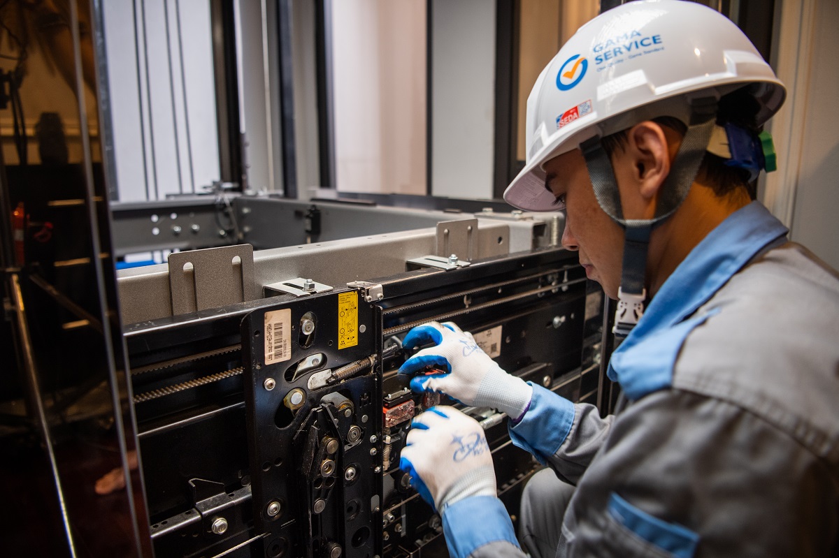 Kiểm tra thang máy