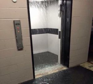 Thang máy bị ngập nước