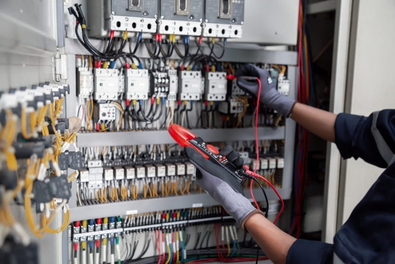 Lắp đặt tủ điện thang máy